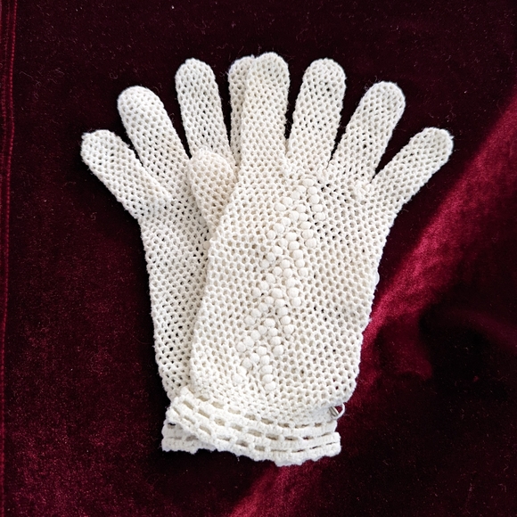 Hand Crocheted Gloves Ladies Size Small Petite White Wedding Party Event - Picture 7 of 9